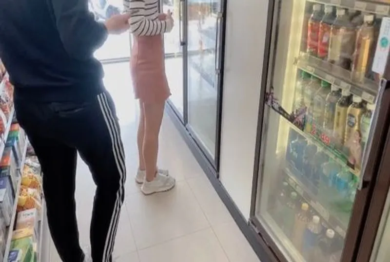 中出特輯✨在超商被認出是swag主播⁉️居然大膽要求想跟我打砲‼️