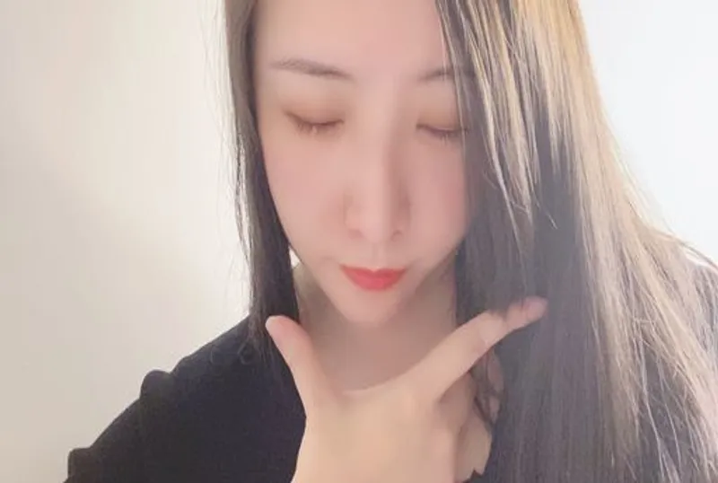 幼幼班老師爆乳款泳衣?奶都快炸開了