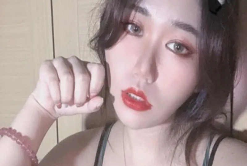 ?下面好癢求哥哥幹死我?