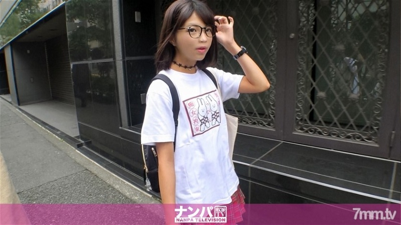 GANA-2126 認真的南帕，第一槍。連敗的新宿南波出現在我面前的1375個眼鏡少女！回應寫著“Slut Restraint”的標誌性T卹，從超短裙中伸出的毛腿，以及“我喜歡木薯粉”的迷人反應，“如果你贏了，你就會贏得獎品！”如果你輸了，你就是在玩懲罰遊戲《木薯挑戰》……”。在這之後！你能和這些眼鏡女孩發生性關係嗎！