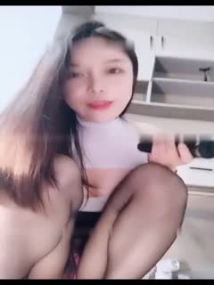 高跟黑丝大奶御姐淫声荡语撩骚互动道具玩弄骚逼