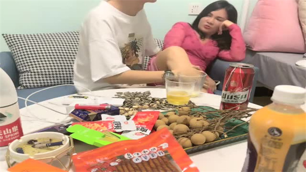 排骨小哥网约肥臀妹子在家小酌酒过三巡趁机硬上