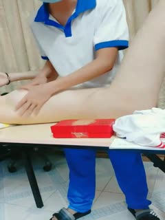 花了W刚从学校拉了三个超级粉嫩学生妹，为了还贷出来卖初夜有露脸_身材非常正点_