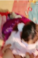 脱下小萝莉的内裤玩穴特写进进出出搞得妹子娇喘呻吟