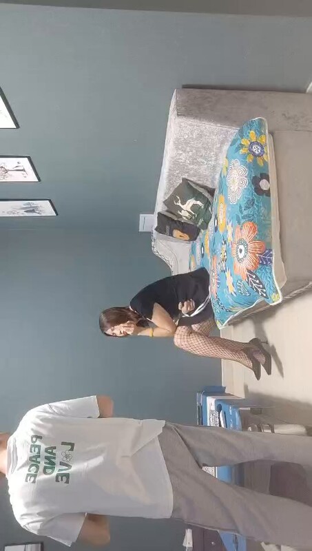 小狐狸娱乐御姐范黑色网袜骚女张开双腿揉搓骚穴撩起裙子拉着手后入镜头前猛操大屁股