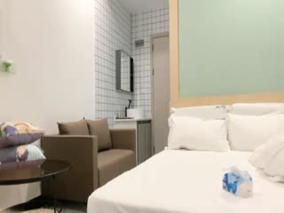 兼职美女，D罩杯大奶子，连干两炮，这对车灯太给力好耀眼的封面图